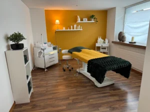 Kosmetikliege im Behandlungsraum von AINHOA BEAUTY-WERK